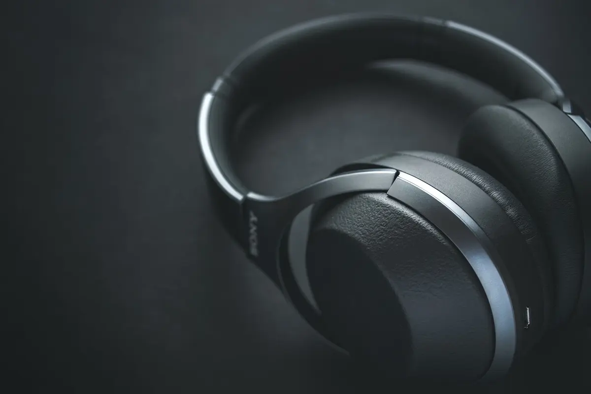 Best Noise Canceling Headphones 2026: Silence the Chaos Around You