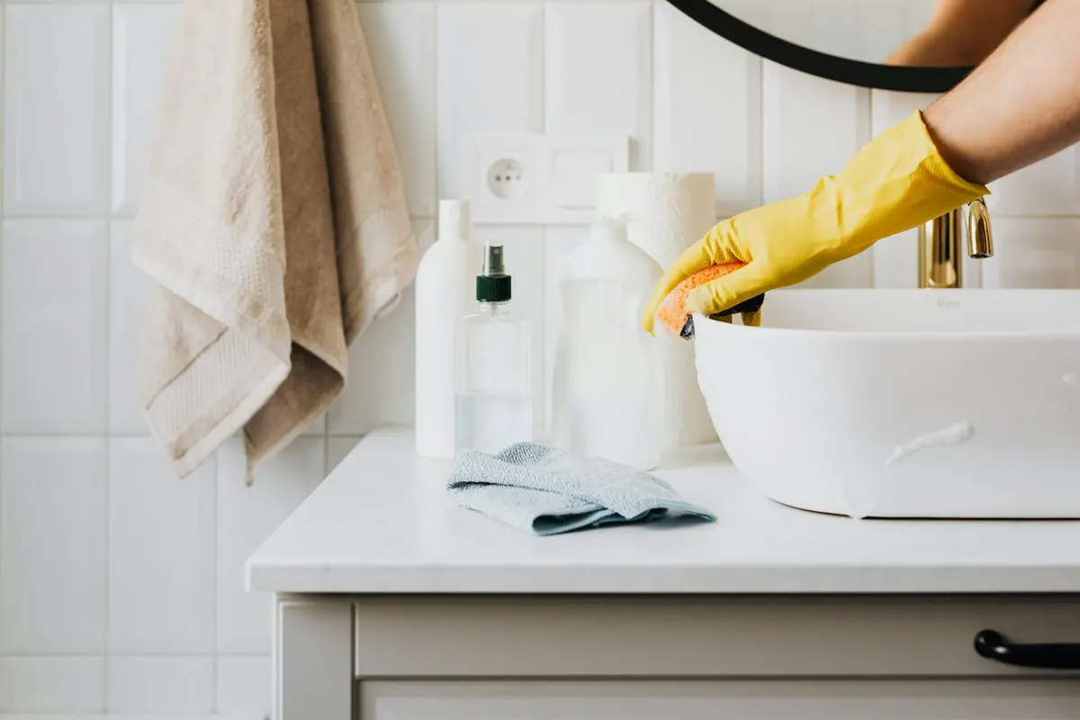 Bounty Paper Towels Review: Quick Size, White, 8-Roll Family Pack